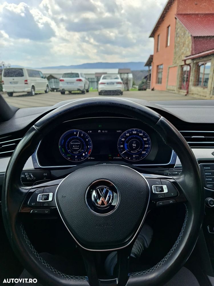 Volkswagen Passat - 11