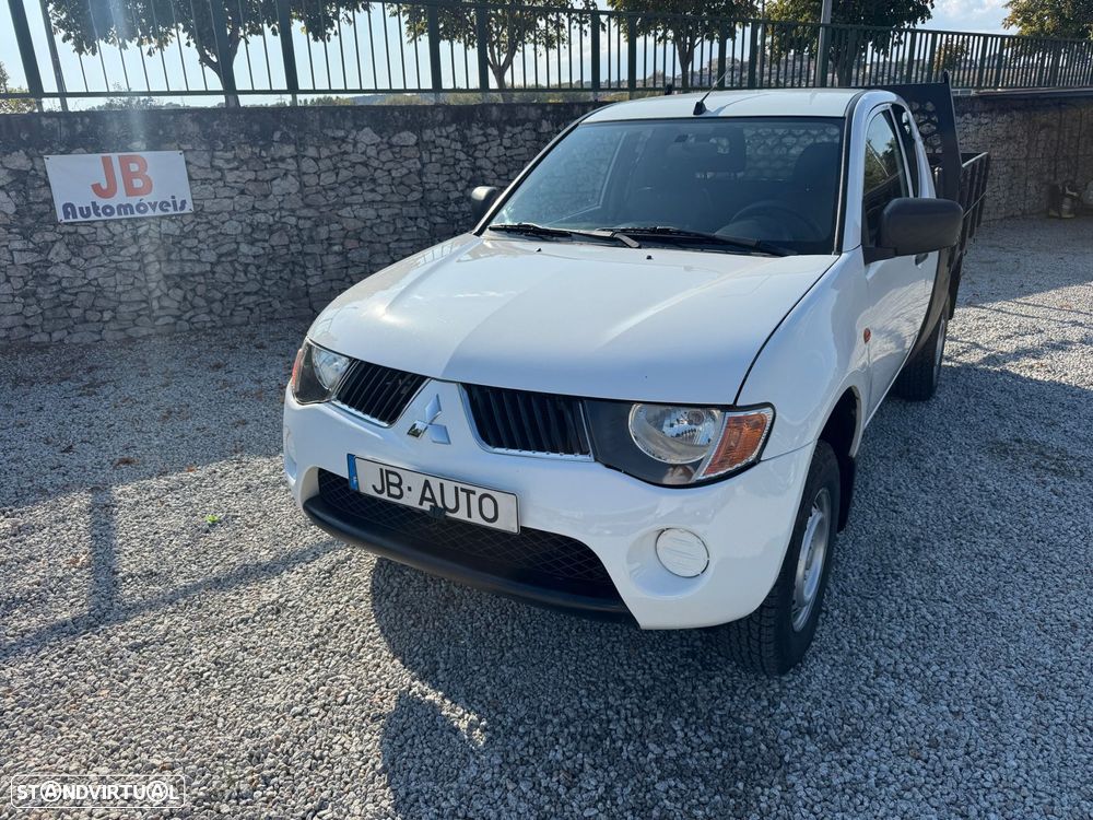 Mitsubishi L200 2.5 DI-D Club Invite 3L 4WD - 2