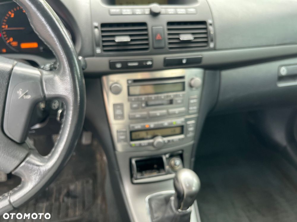Toyota Avensis - 8