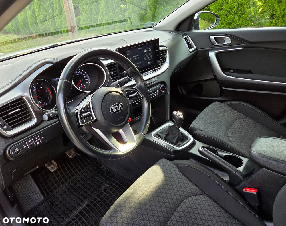 Kia Ceed 1.6 CRDi mHEV M - 8