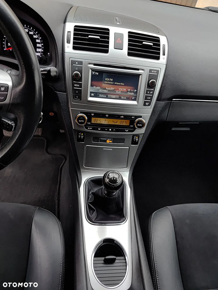 Toyota Avensis 1.8 Premium - 12