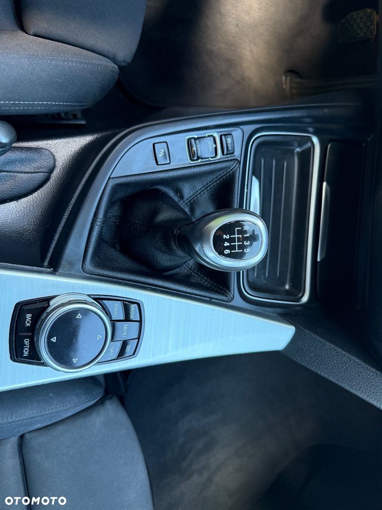 BMW Seria 3 318d DPF Touring Edition Sport - 20