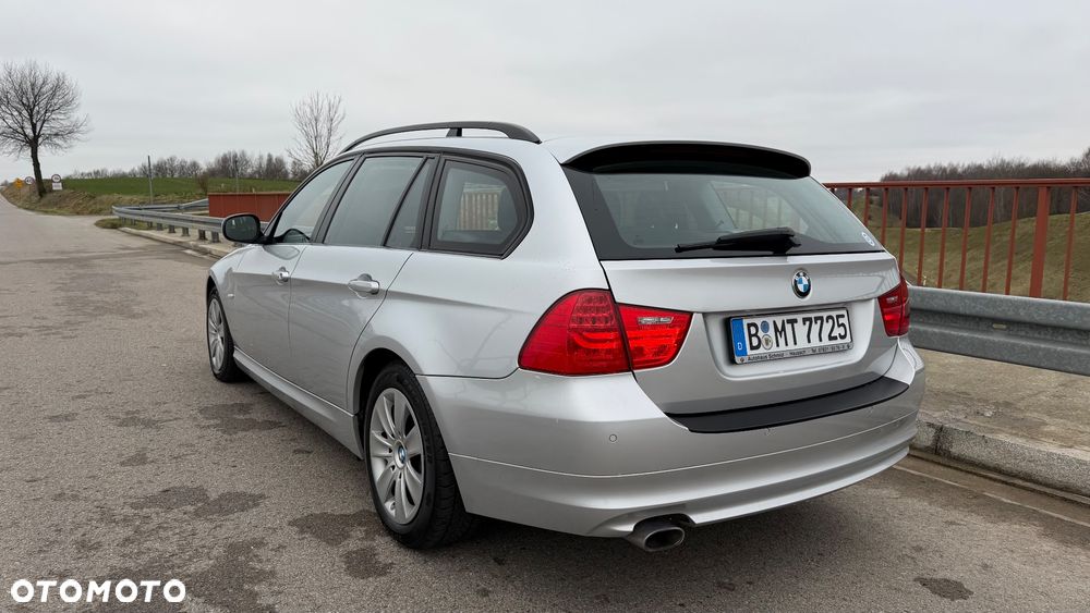 BMW Seria 3 320d xDrive - 33