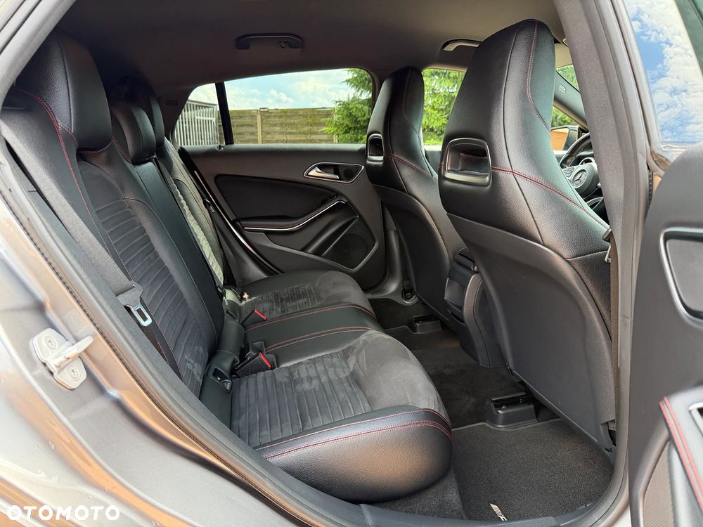Mercedes-Benz CLA 250 4Matic 7G-DCT AMG Line - 19
