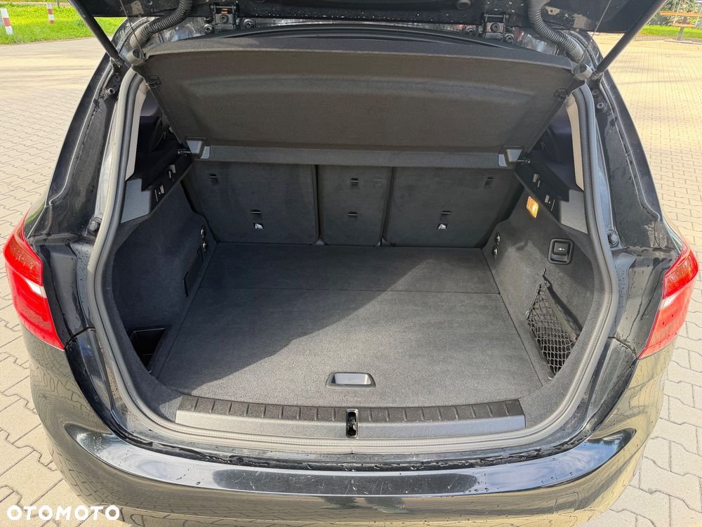 BMW Seria 2 218d - 9