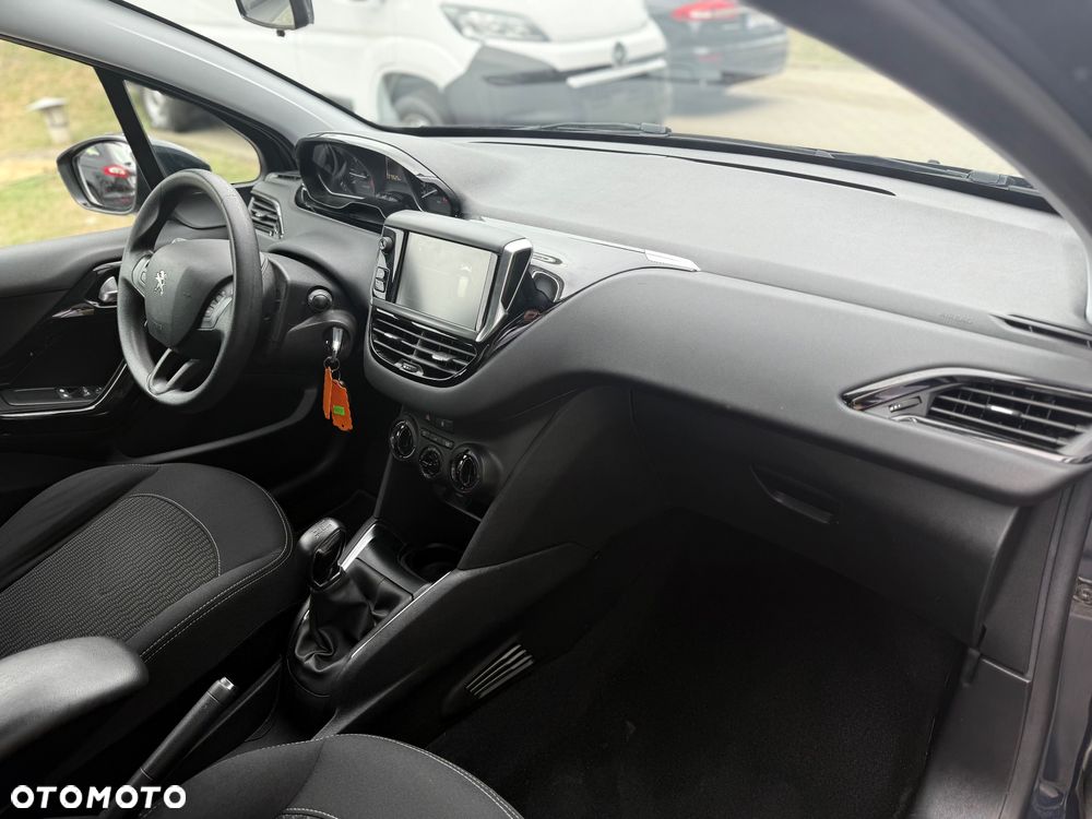 Peugeot 208 PureTech 82 Start & Stop Style - 26
