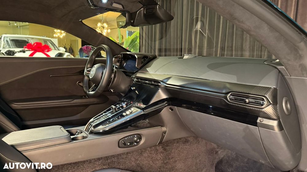 Aston Martin V8 Vantage - 27