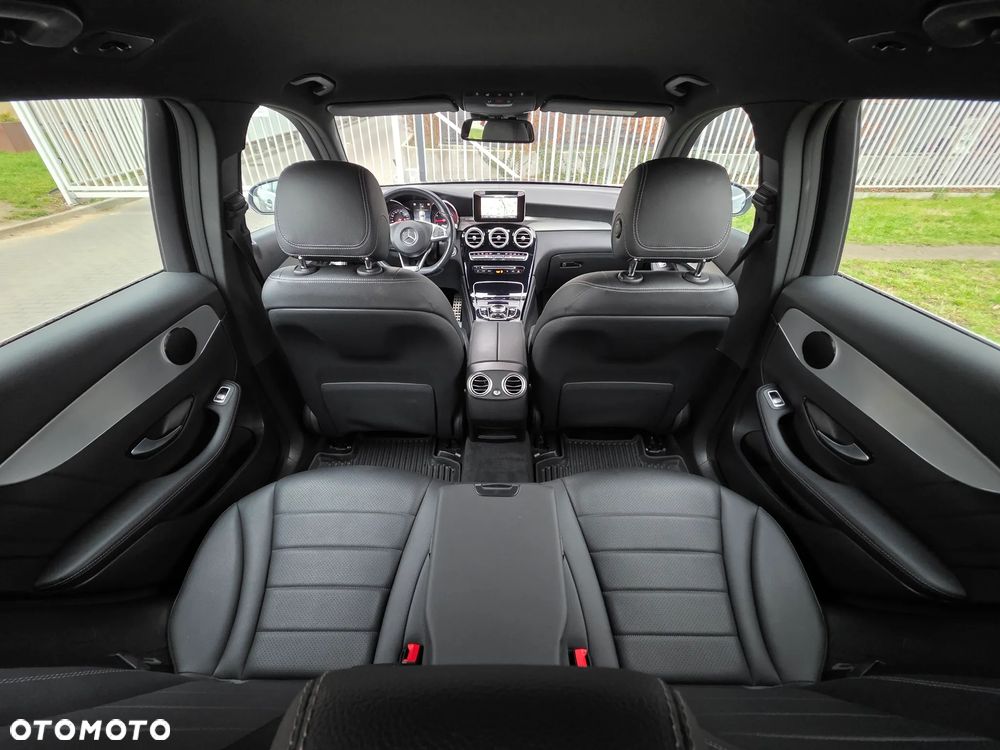 Mercedes-Benz GLC 250 4Matic 9G-TRONIC AMG Line - 32