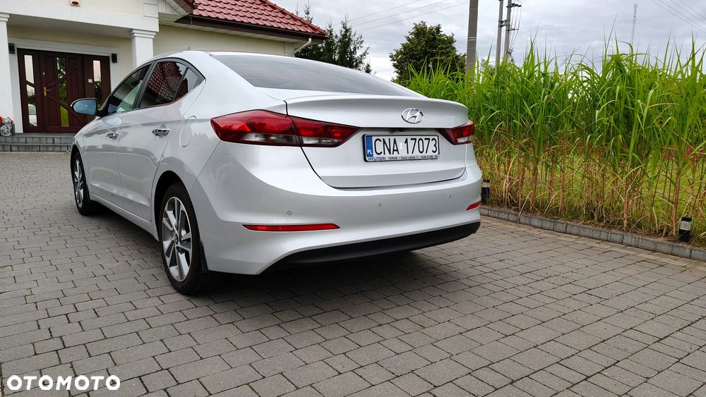 Hyundai Elantra - 5