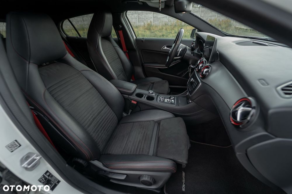 Mercedes-Benz GLA - 24