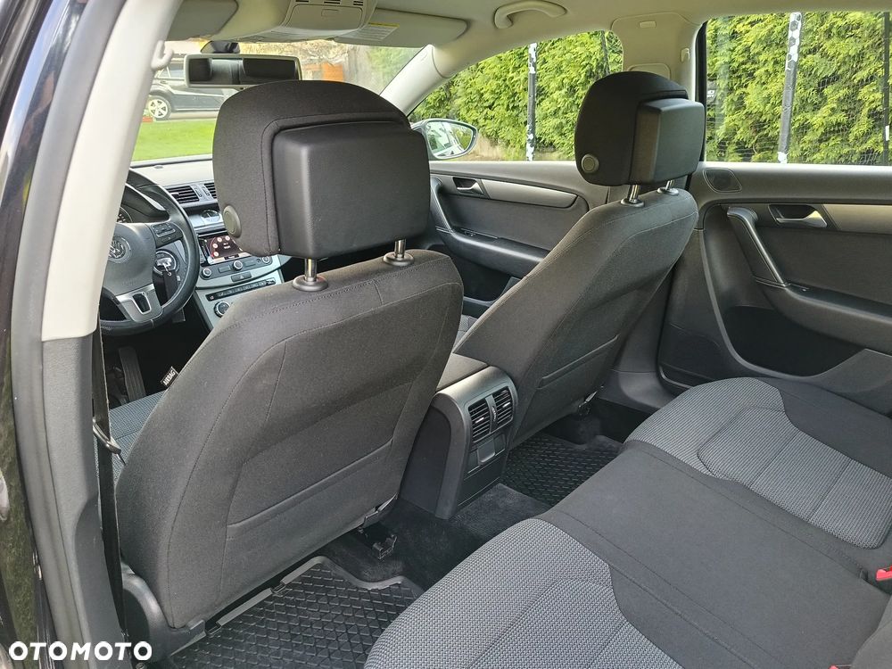 Volkswagen Passat 2.0 TDI DSG BlueMotion Technology Comfortline - 24