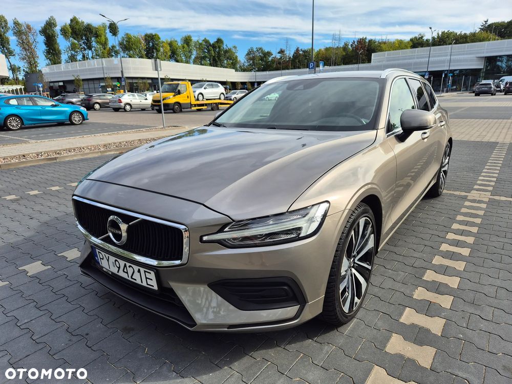 Volvo V60 T4 Momentum Pro - 1