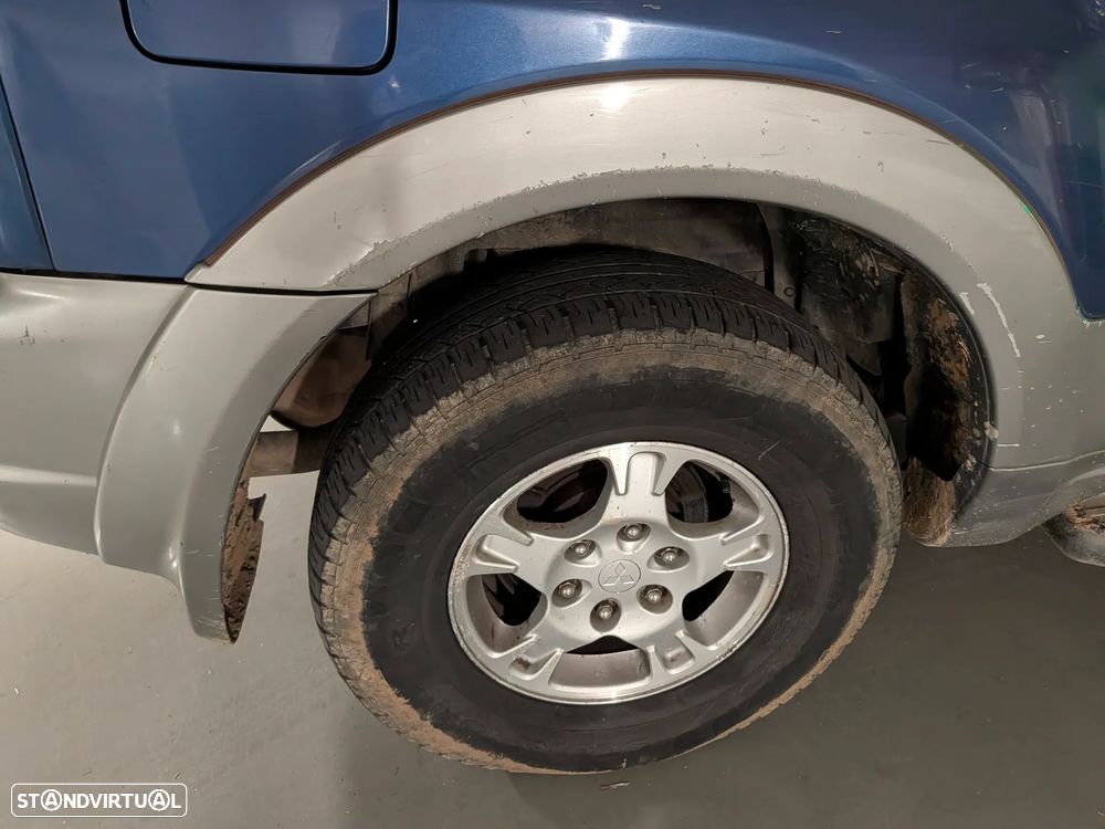 Mitsubishi Pajero 3.2 DI-D GLS - 16
