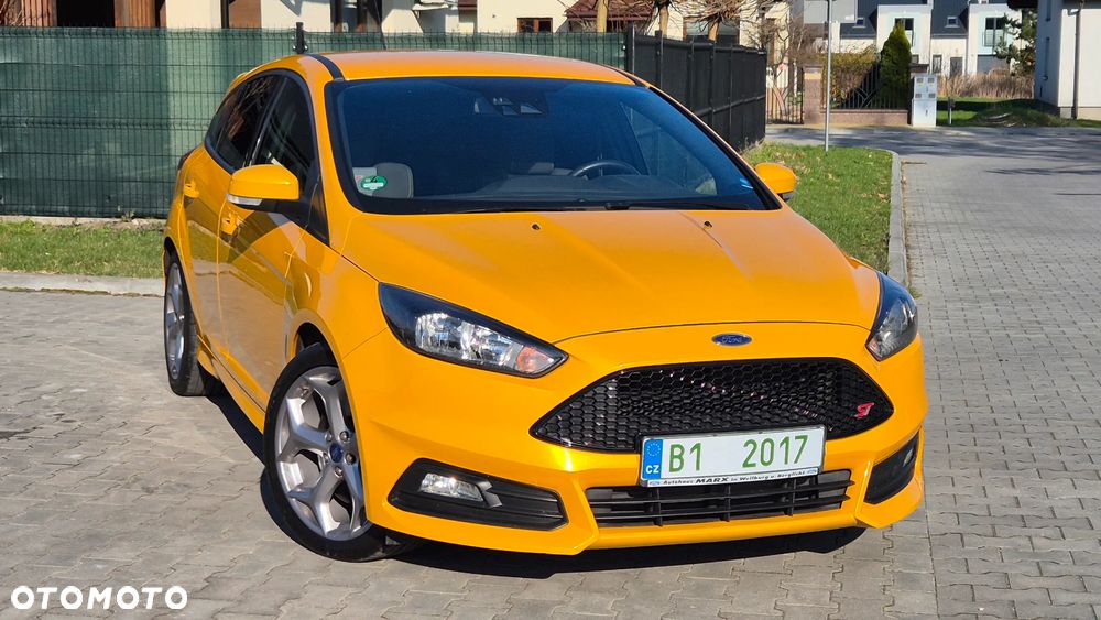 Ford Focus 2.0 EcoBoost ST mit Leder-Exclusiv-Paket - 1