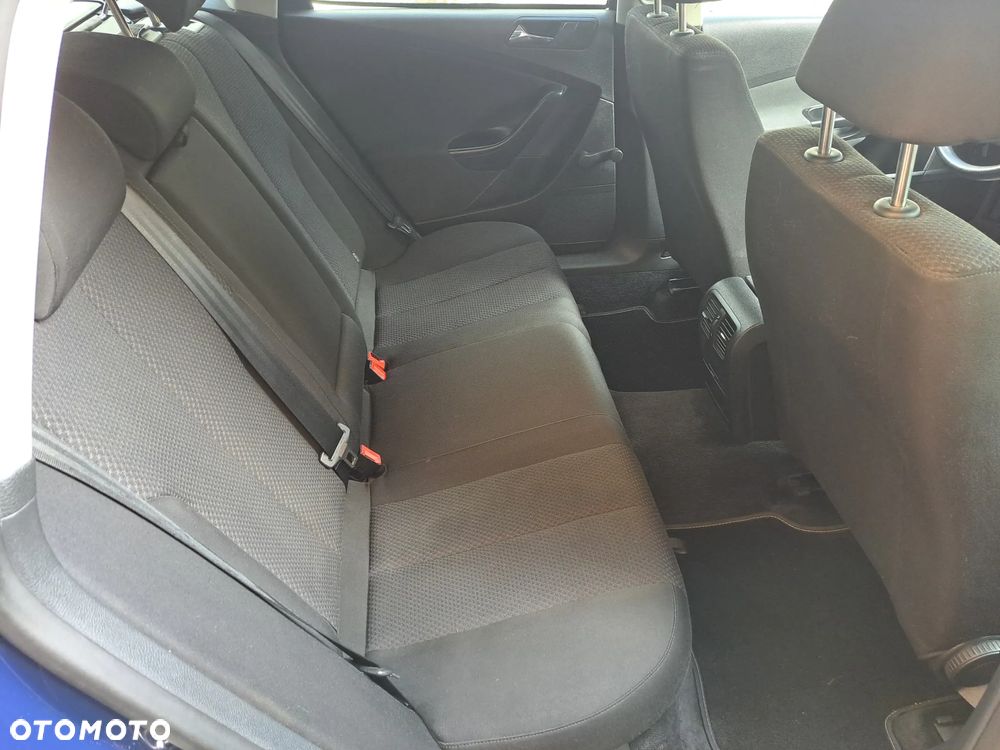 Volkswagen Passat - 14