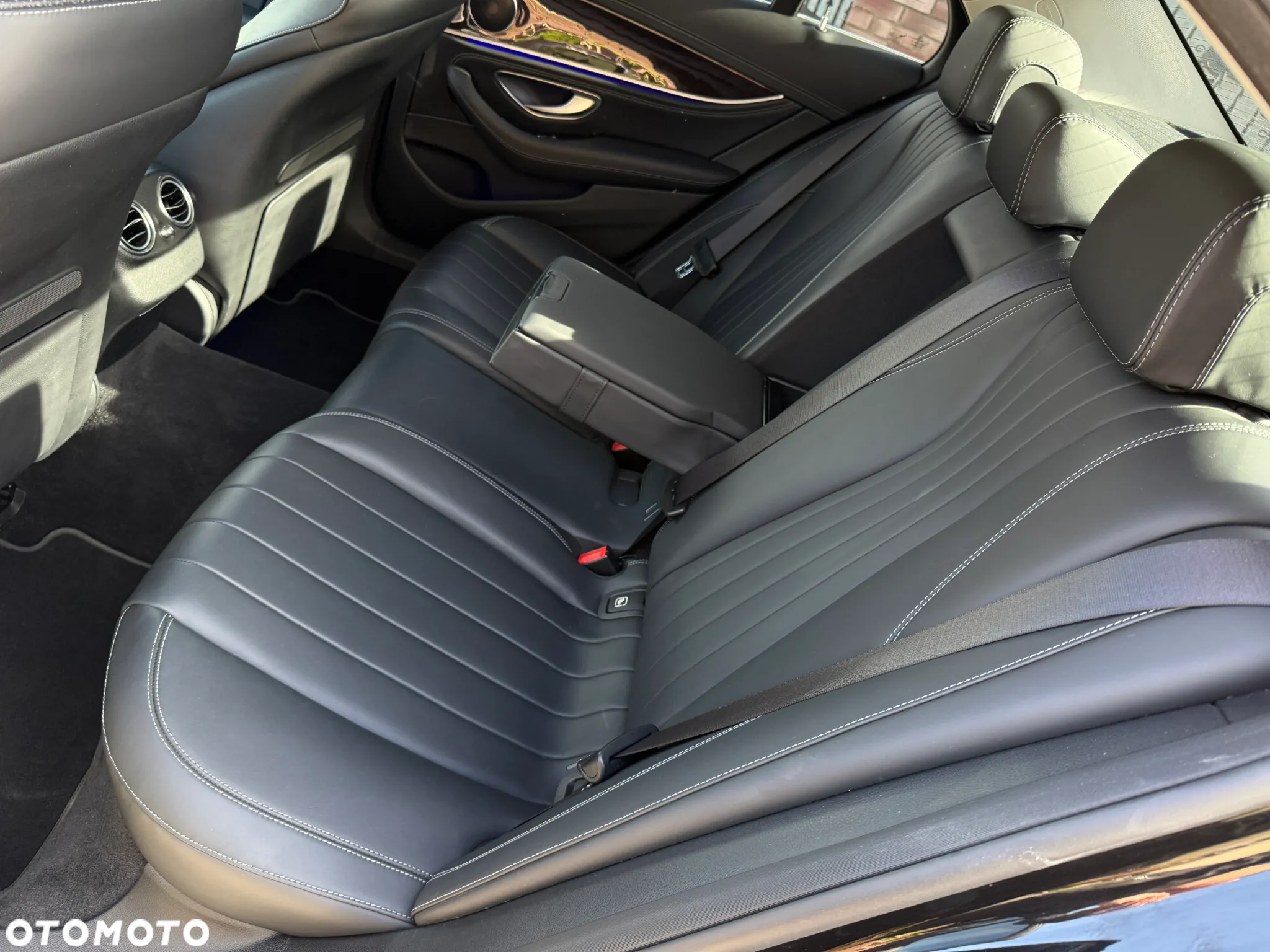 Mercedes-Benz Klasa E 220 d 4-Matic 9G-TRONIC - 32