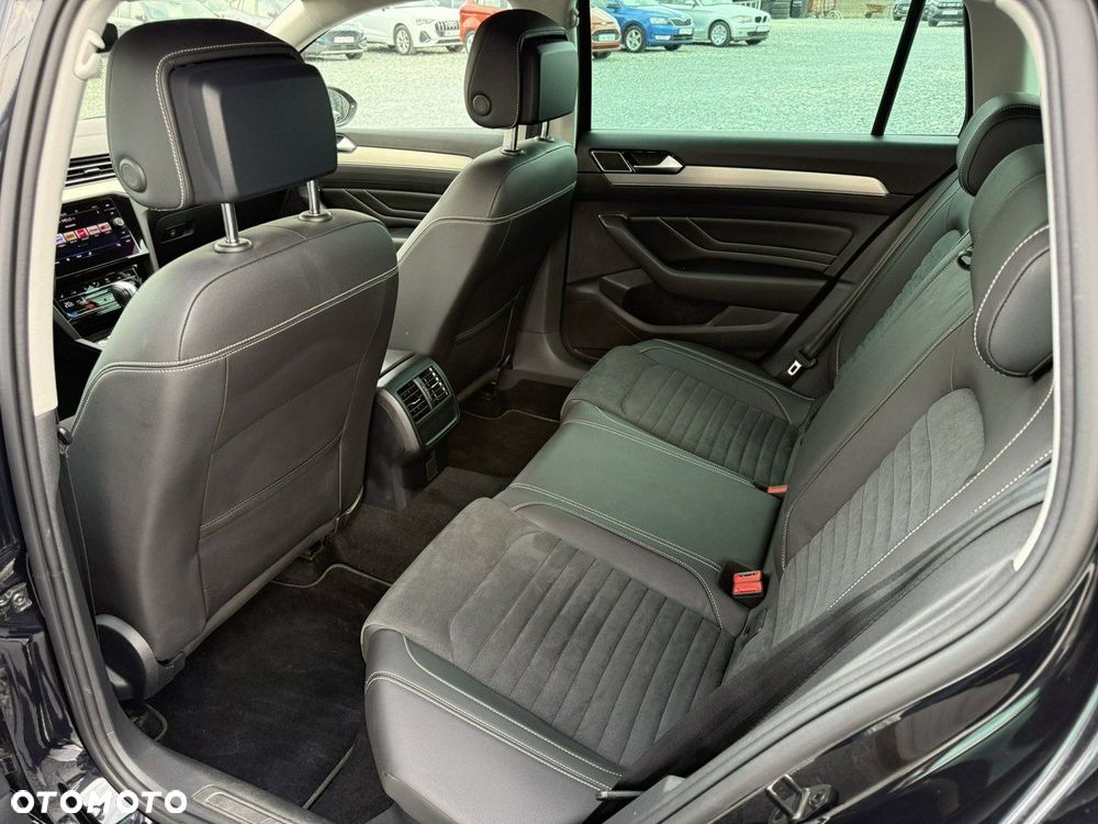 Volkswagen Passat Variant 2.0 TDI 4Mot Elegance DSG - 15