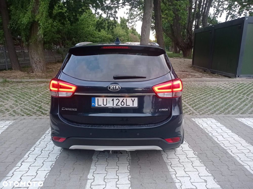 Kia Carens - 11