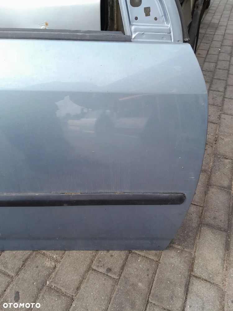 TOYOTA COROLLA E12 DRZWI PRAWE PRZEDNIE PRAWY PRZOD KOLOR: 8Q3 - 2