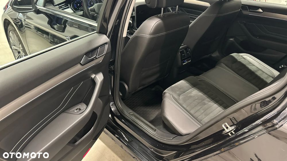 Volkswagen Passat - 4