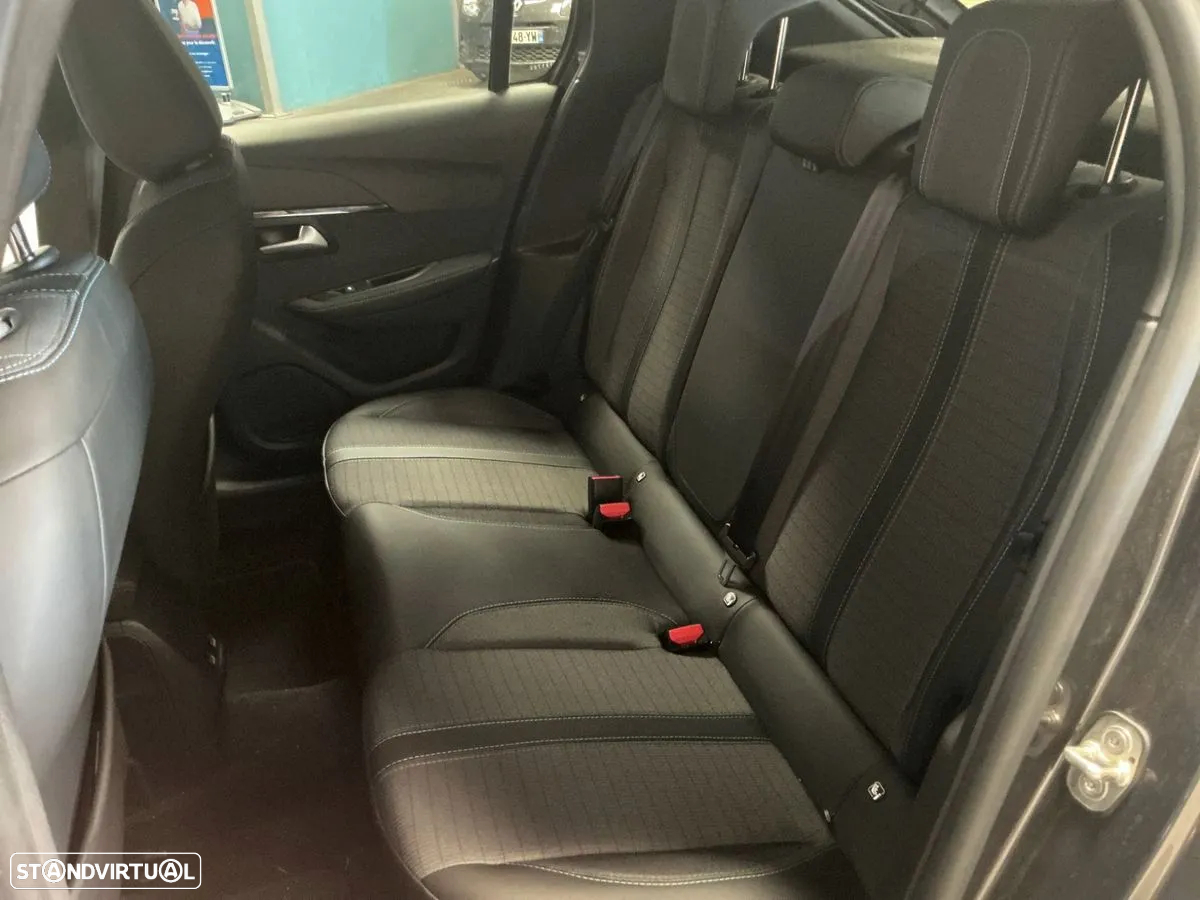 Peugeot 208 1.2 PureTech Allure EAT8 - 11