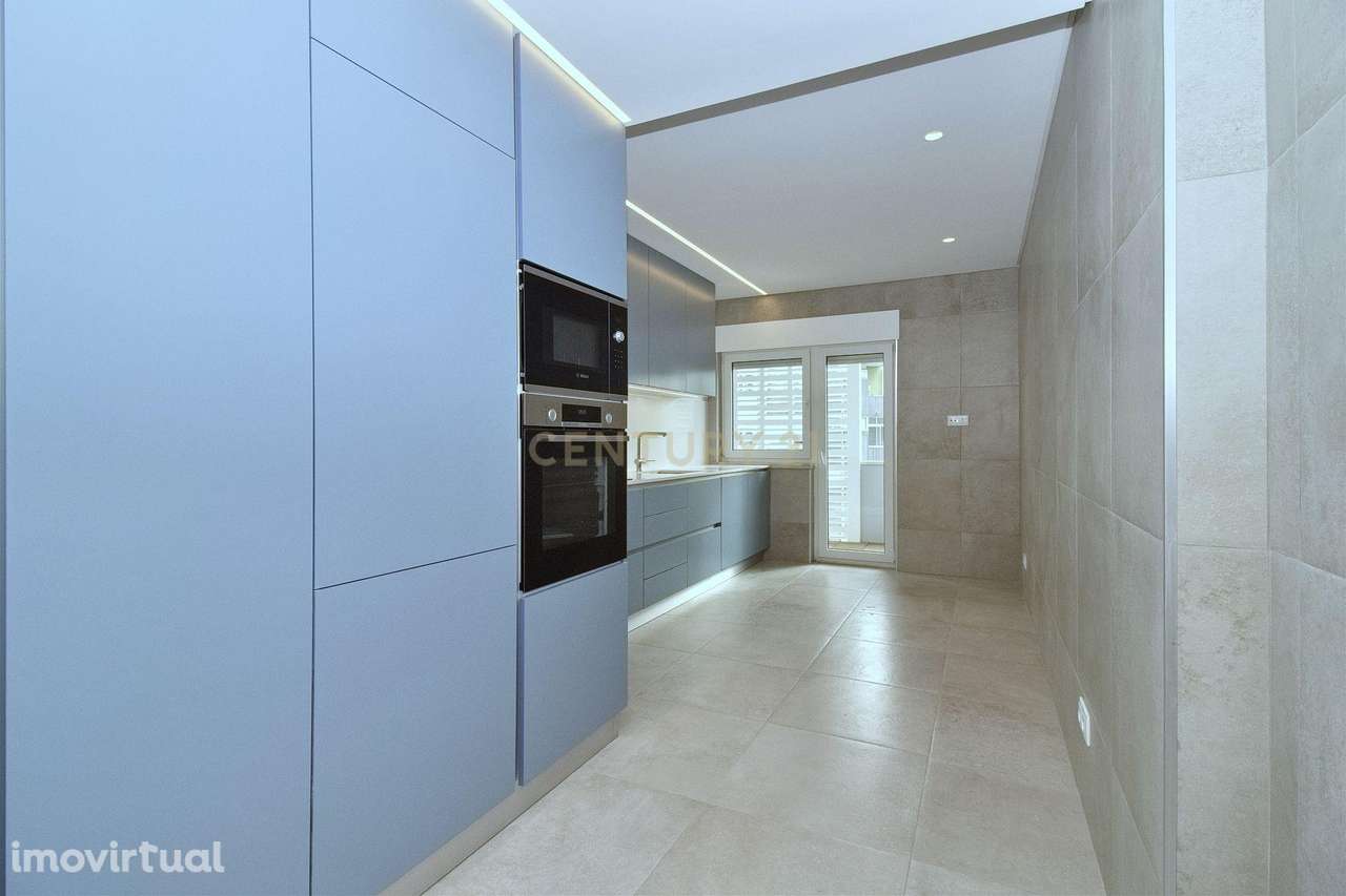 T4 Totalmente Renovado em Paço de Arcos – Vista de Mar,  a 5 minutos d - Grande imagem: 2/31