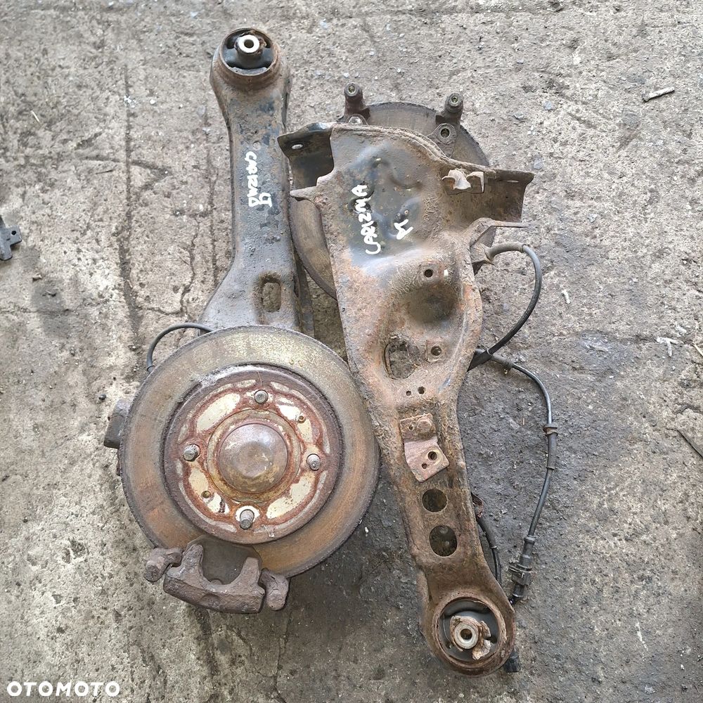 ZWROTNICA PIASTA PRAWA LEWA TYL TYLNA CARISMA 1.6 16V 1.8 VOLVO V40 S40GDI - 2