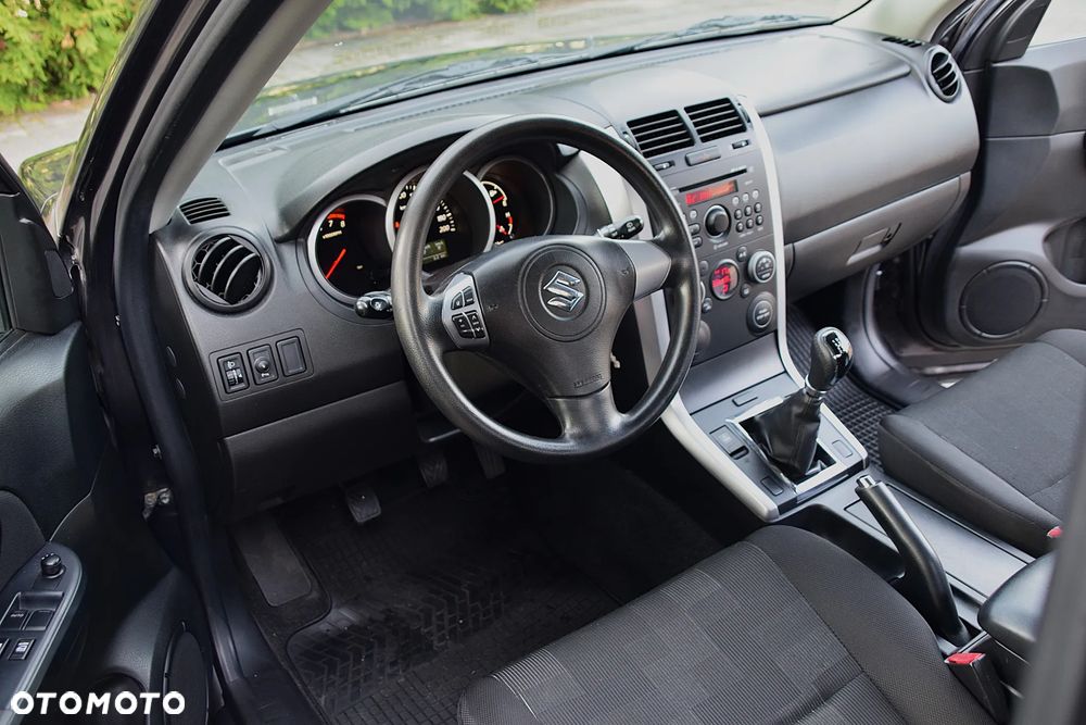Suzuki Grand Vitara 1.6 Club - 28