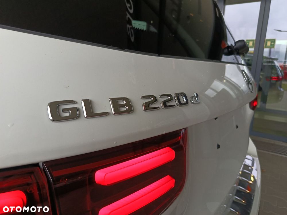 Mercedes-Benz GLB - 38