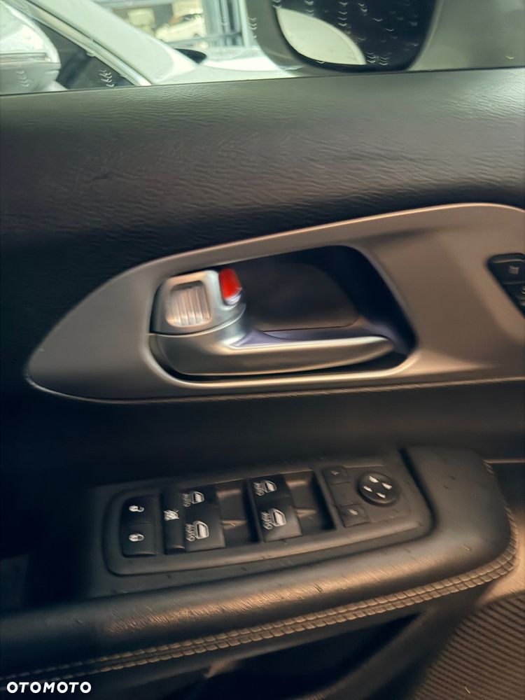 Chrysler Pacifica - 30
