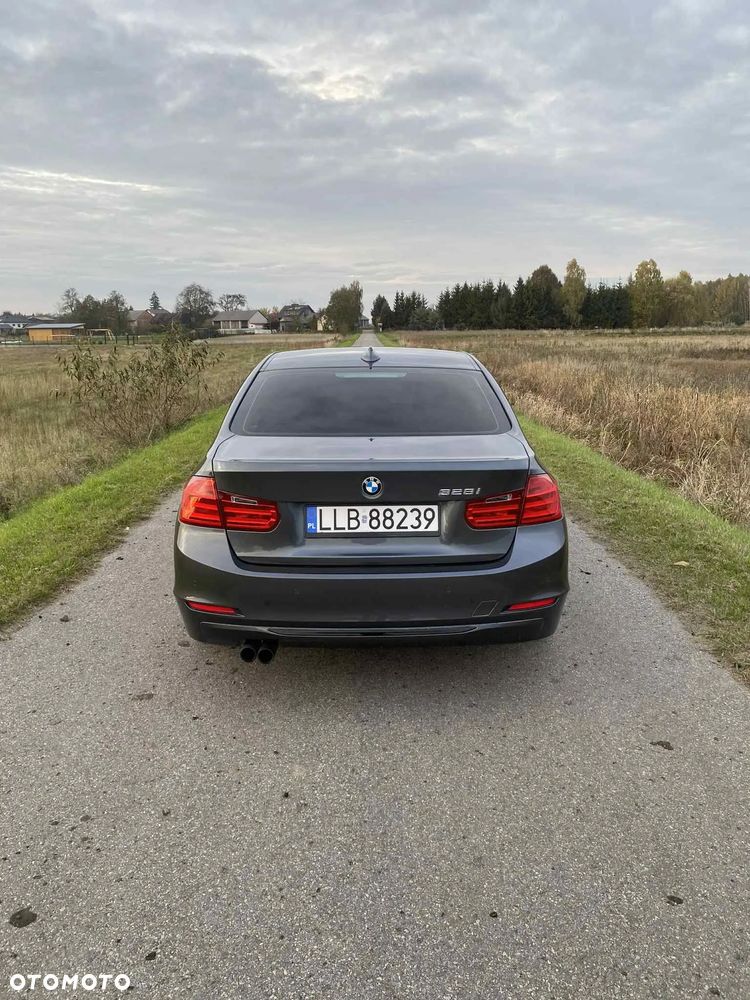BMW Seria 3 328i Sport Line - 6