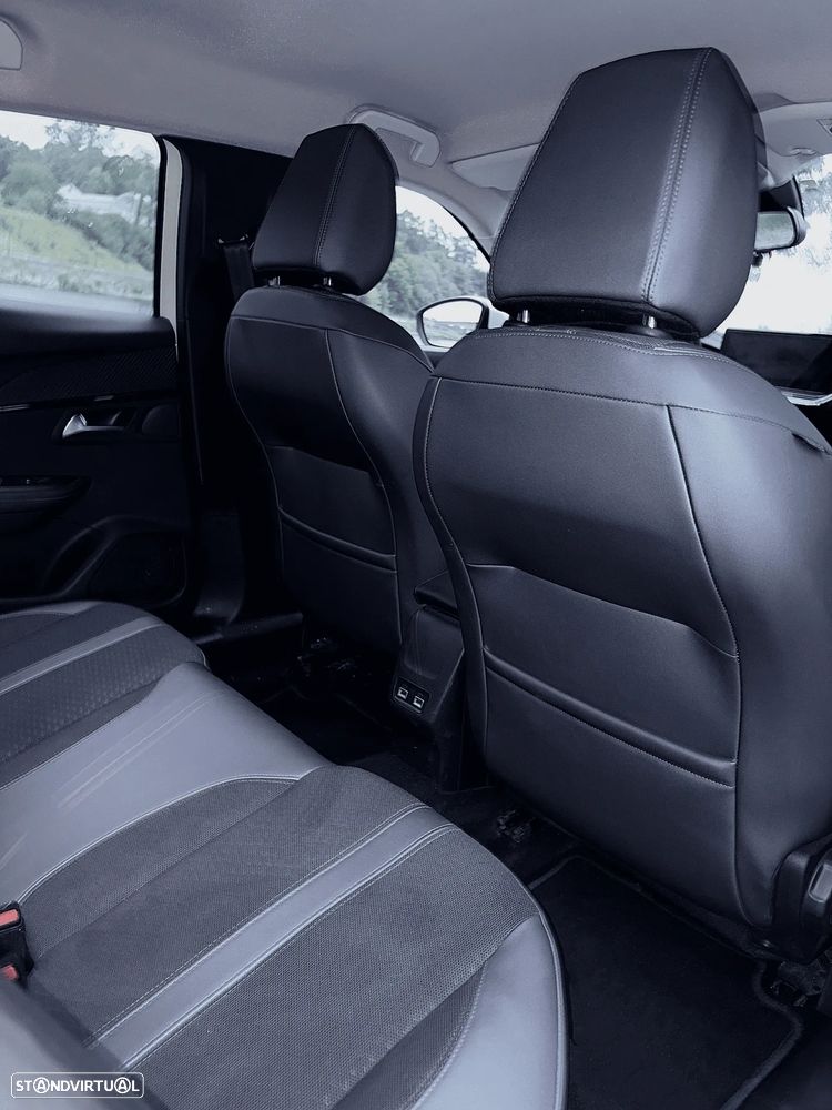 Peugeot e-2008 Allure Pack - 15