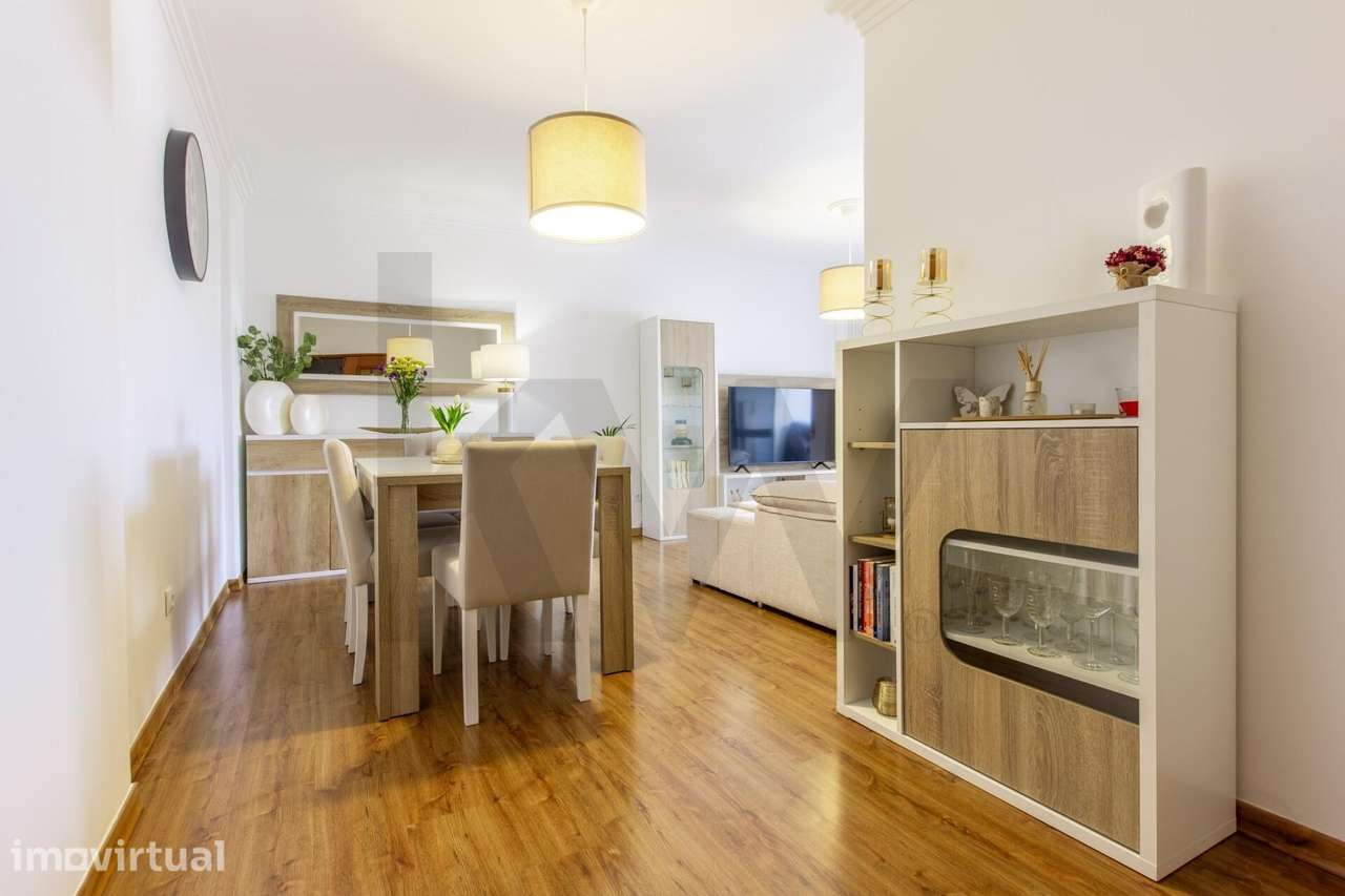 Apartamento T2 com 2 Elevadores, Varandas e Vista Desafogada, Barreiro - Grande imagem: 3/23