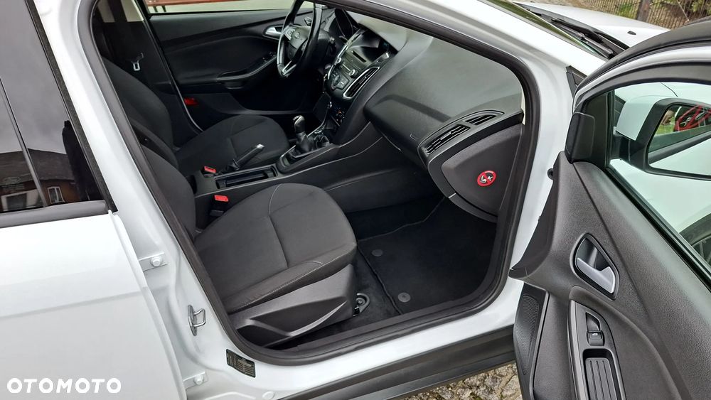 Ford Focus 1.0 EcoBoost Trend - 29