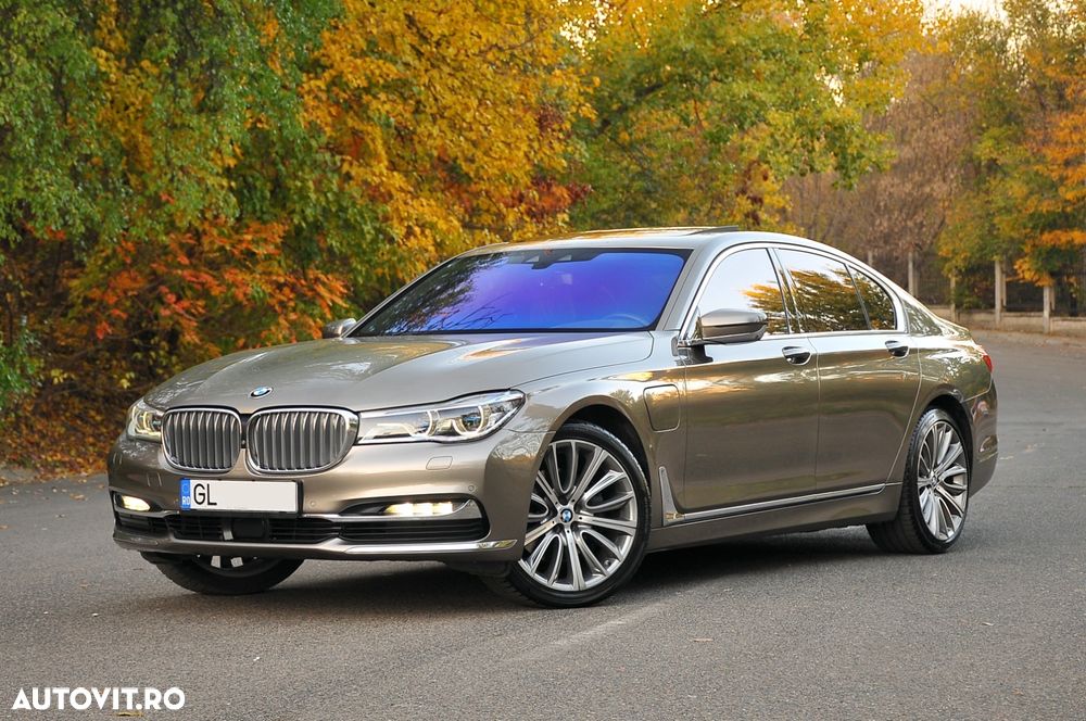 BMW Seria 7 740e iPerformance - 1