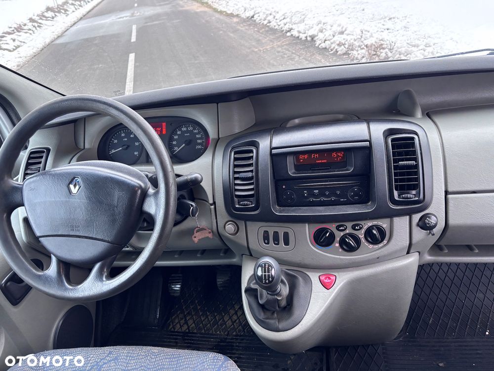 Renault Trafic Passenger - 8
