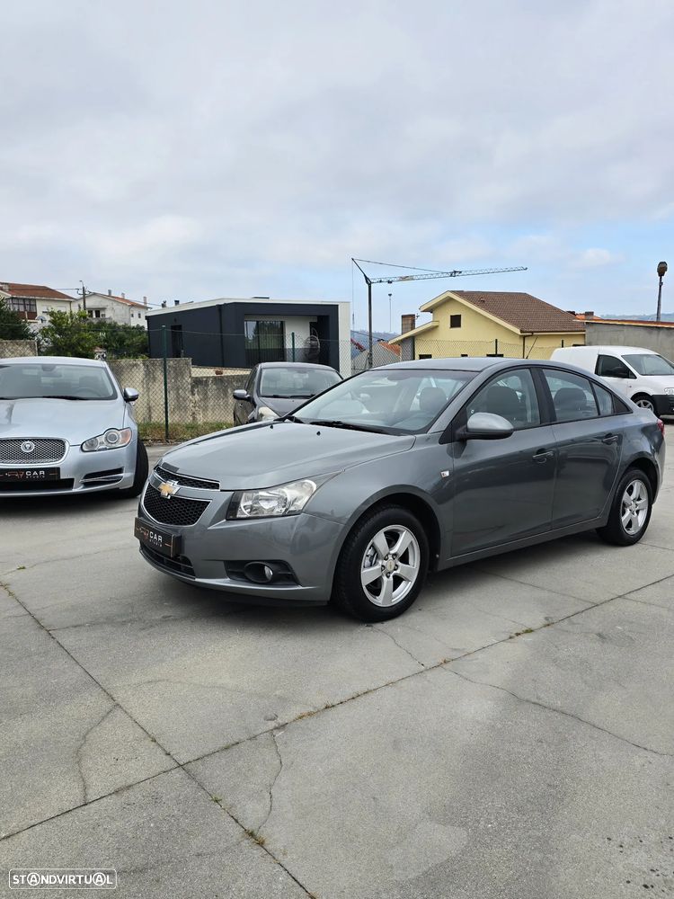 Chevrolet Cruze 1.6 LS - 19