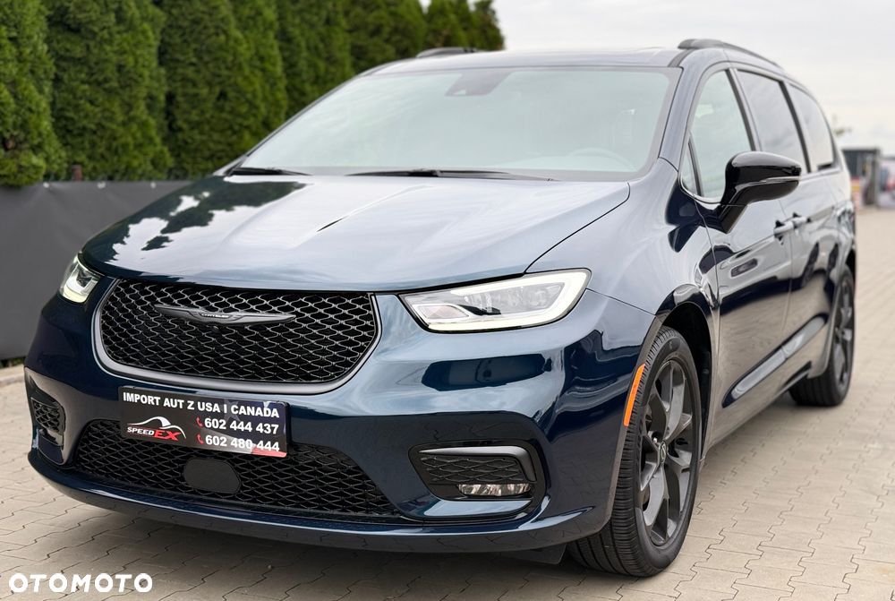 Chrysler Pacifica - 4
