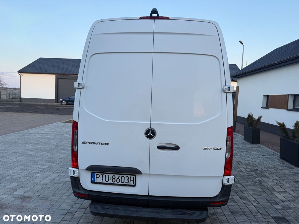 Mercedes-Benz Sprinter - 6