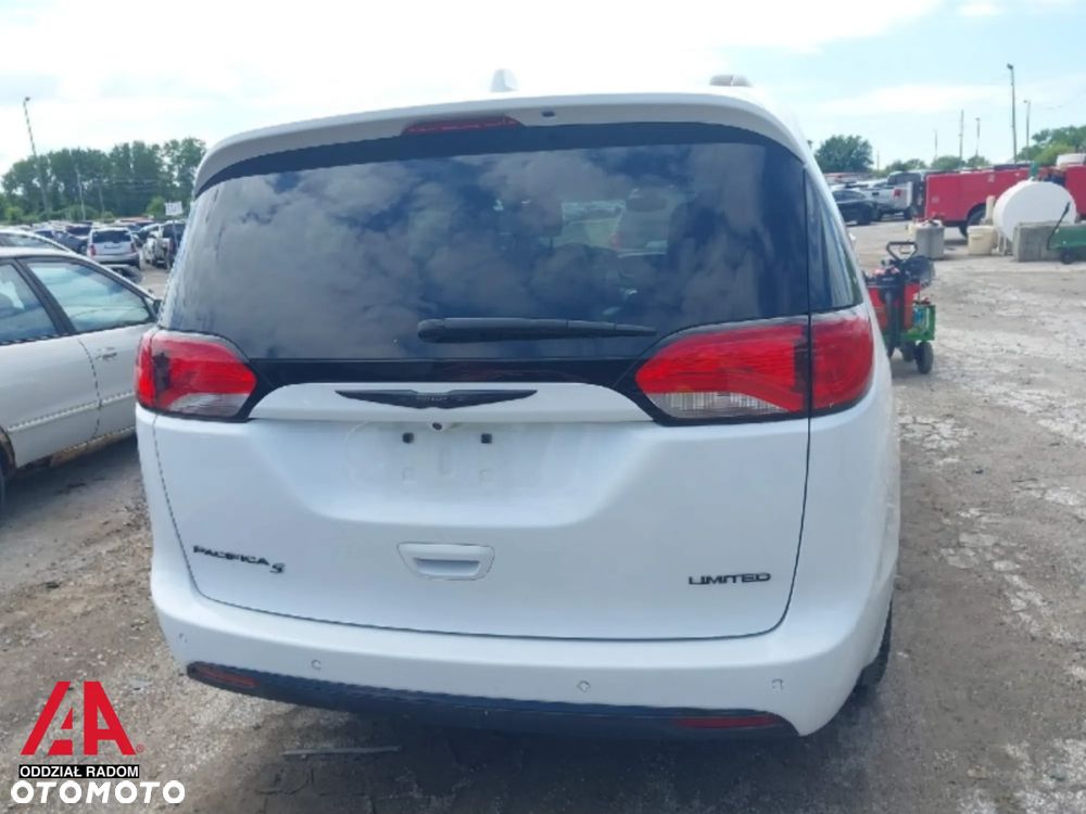 Chrysler Pacifica - 11