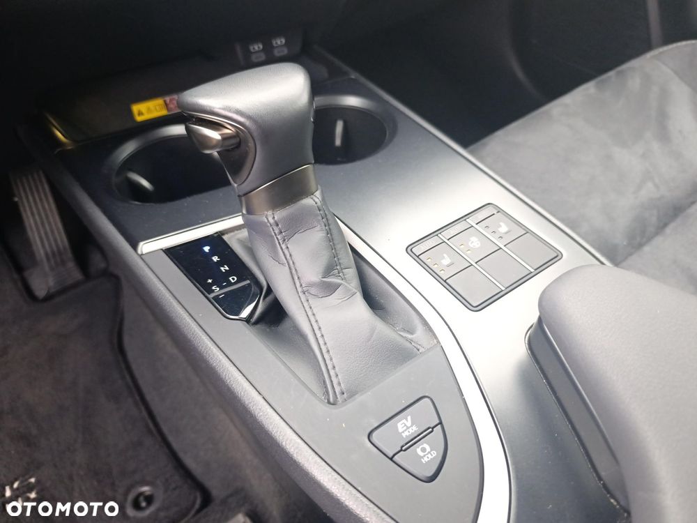 Lexus UX 250h GPF Business 2WD - 19