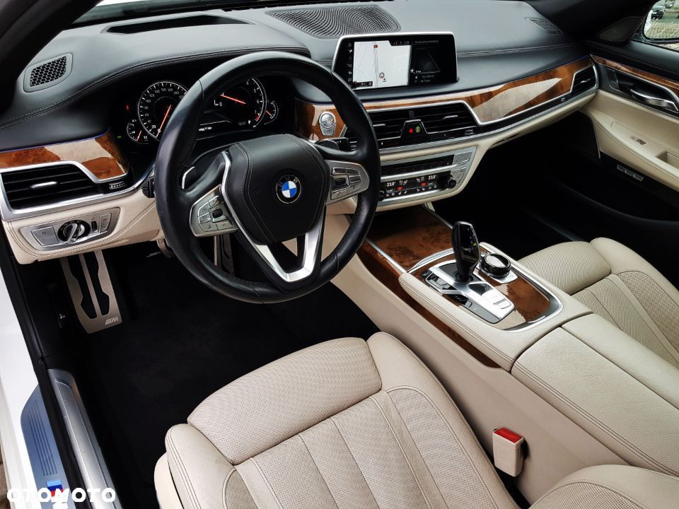 BMW Seria 7 740Li - 8
