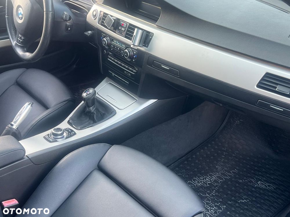 BMW Seria 3 325i - 22