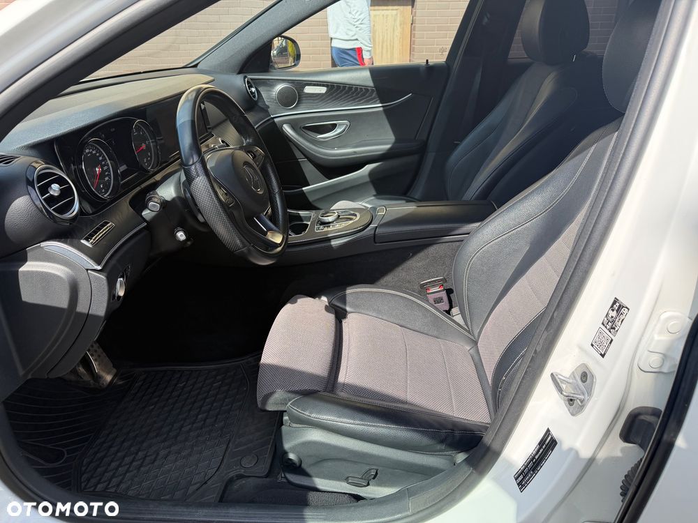 Mercedes-Benz Klasa E 220 d 4Matic All-Terrain 9G-TRONIC Exclusive - 27