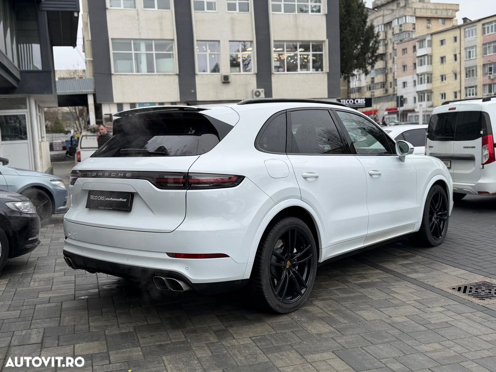Porsche Cayenne Turbo - 12