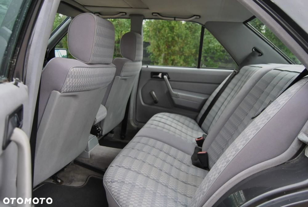 Mercedes-Benz W201 (190) - 6