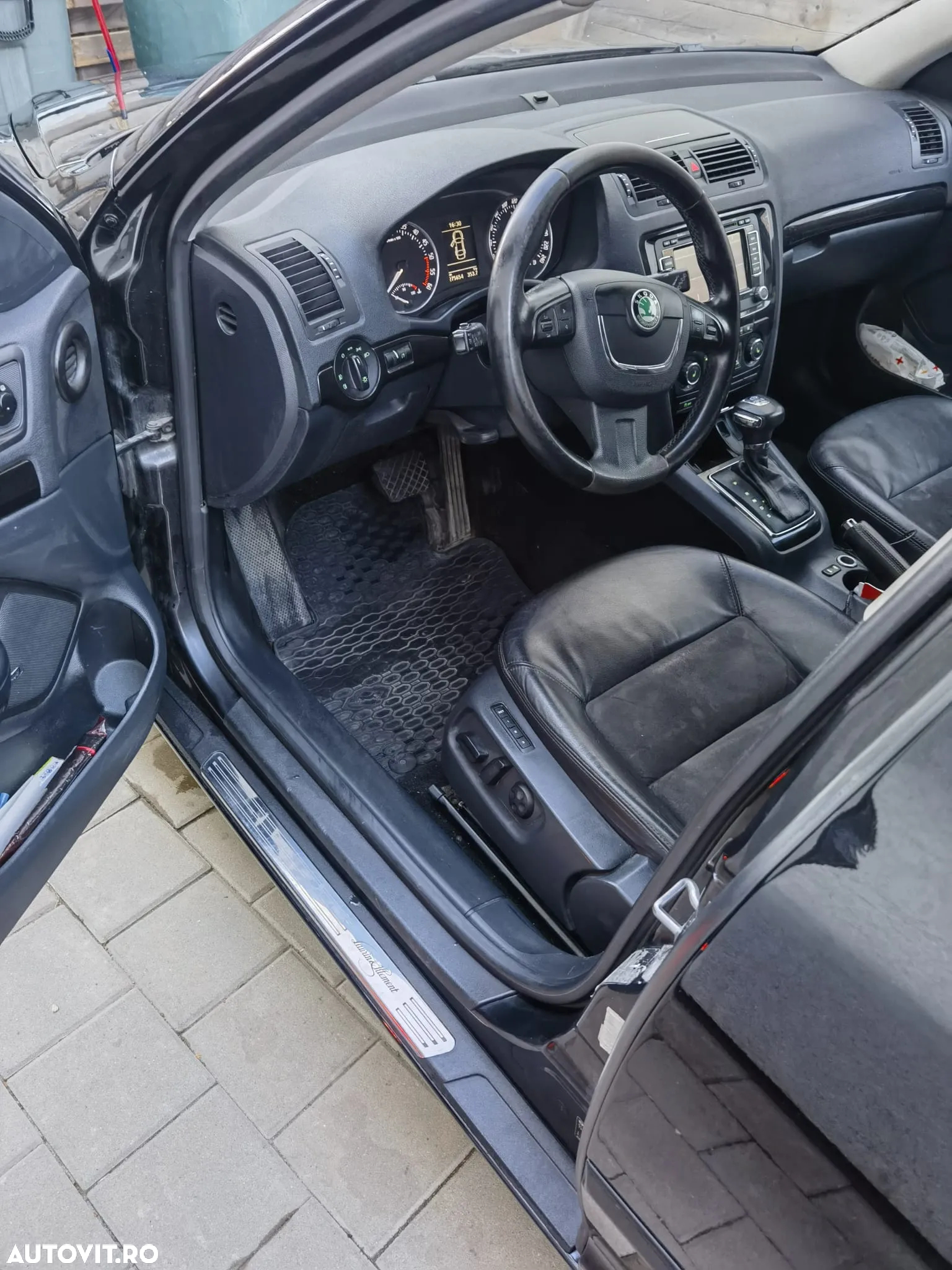 Skoda Octavia Combi 2.0 TDI Laurin Klement 4x4 DSG - 13