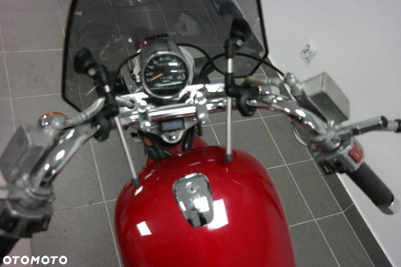 Suzuki Intruder - 13