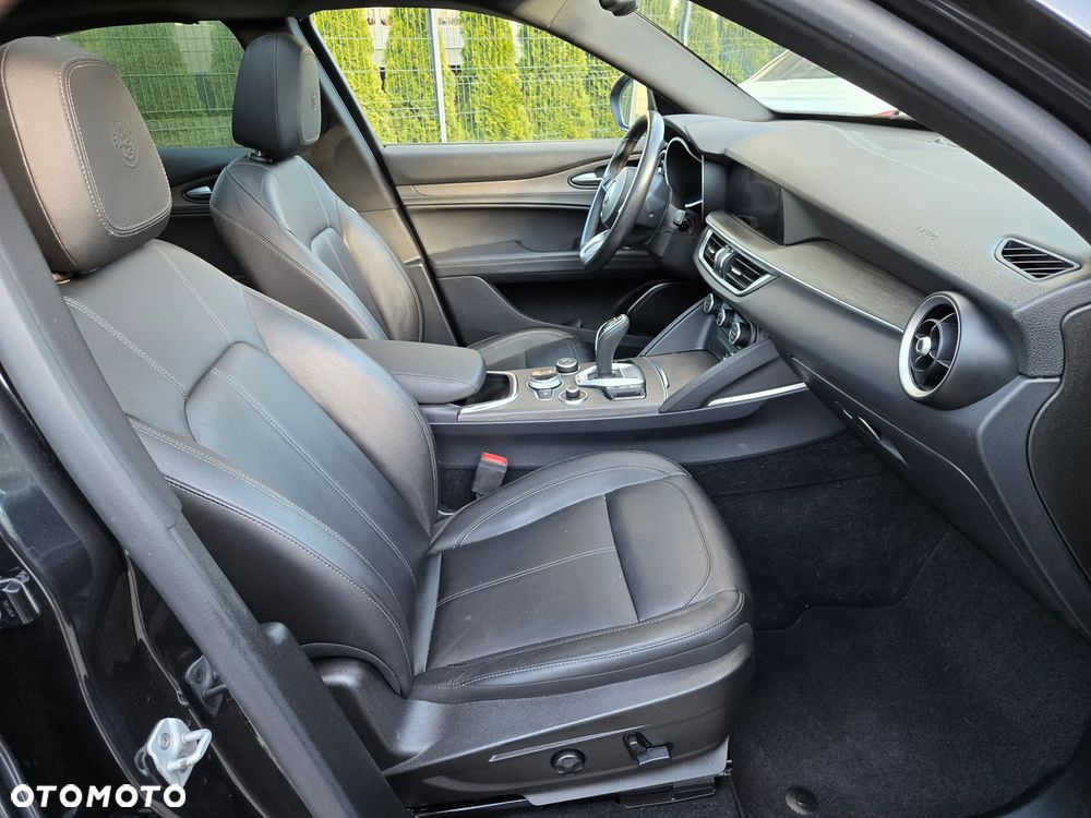 Alfa Romeo Stelvio 2.0 Turbo 16V AT8-Q4 Ti - 30