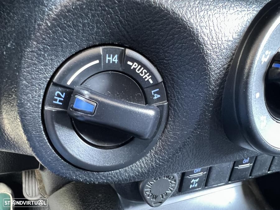 Toyota Hilux 2.4 D-4D 4WD CD CM - 35